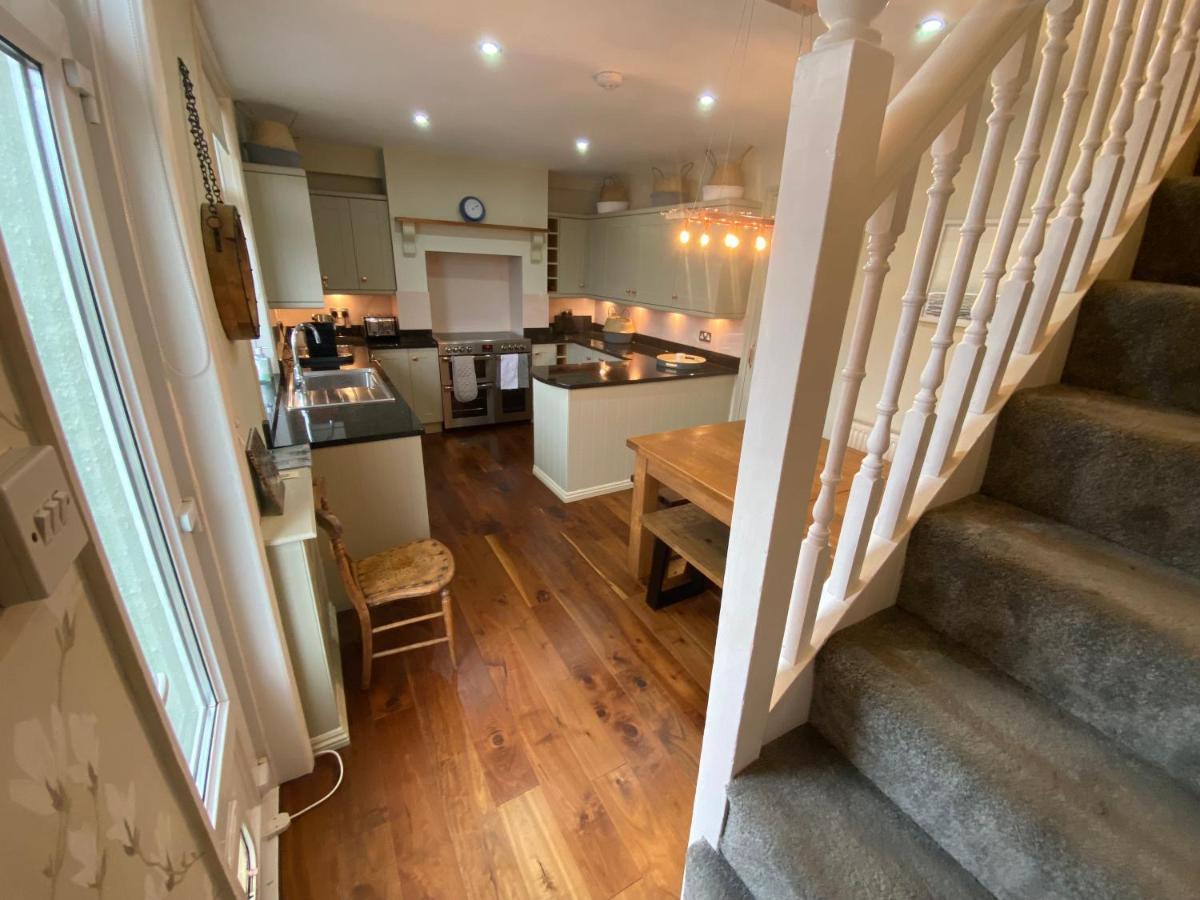 Beautiful 5 Bedroom, Amazing Water & Valley Views Dartmouth Exterior photo
